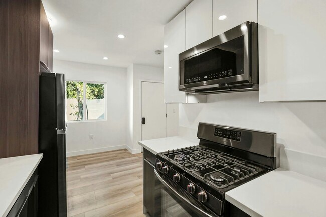 Building Photo - 2561 W Ave 30