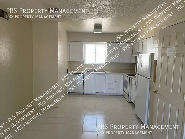 Building Photo - 465 W Ivyglen St