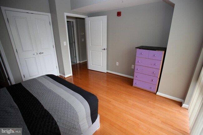 Building Photo - 7915 Eastern Ave NW