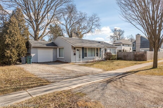 Building Photo - 1610 Yosemite Blvd