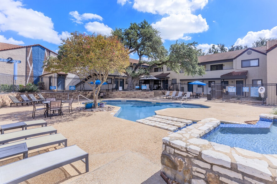 Primary Photo - The Arts Apts At South Austin