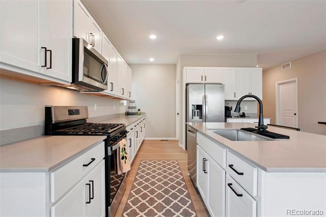 Building Photo - 4140 Lake St