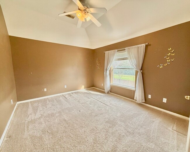 Building Photo - 22435 Cascade Springs Dr