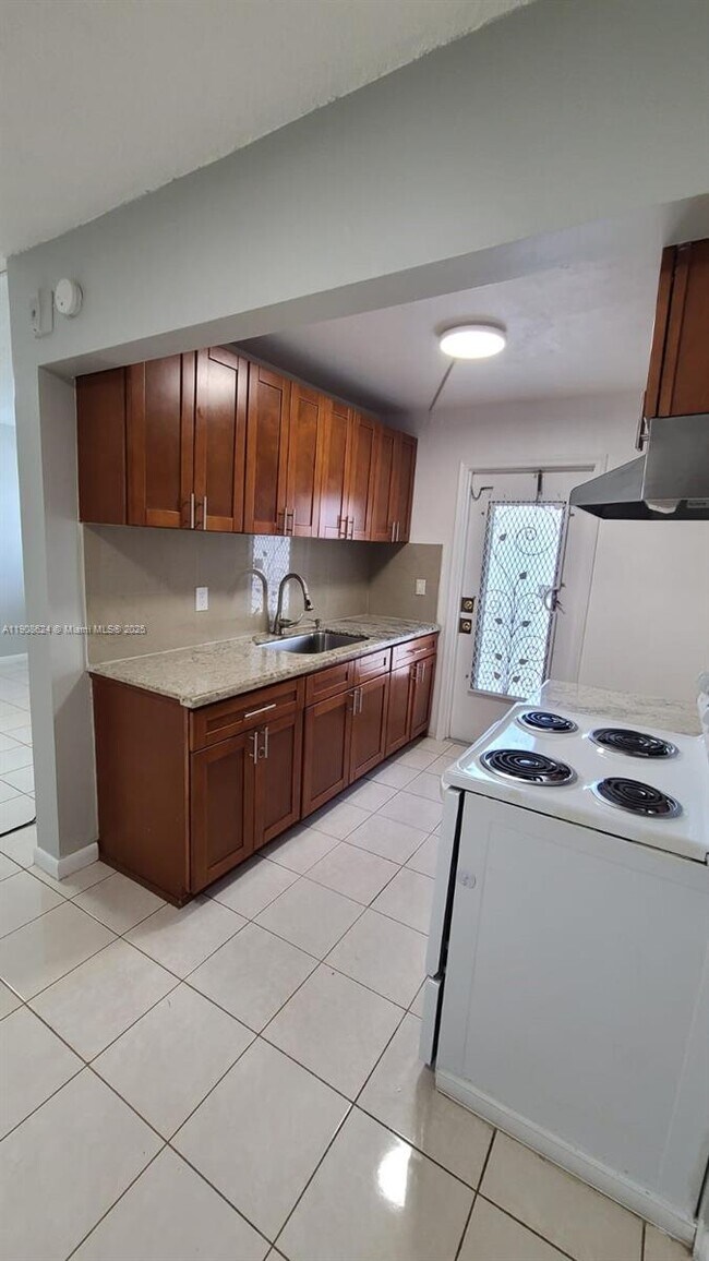 Building Photo - 1715 Wiley St