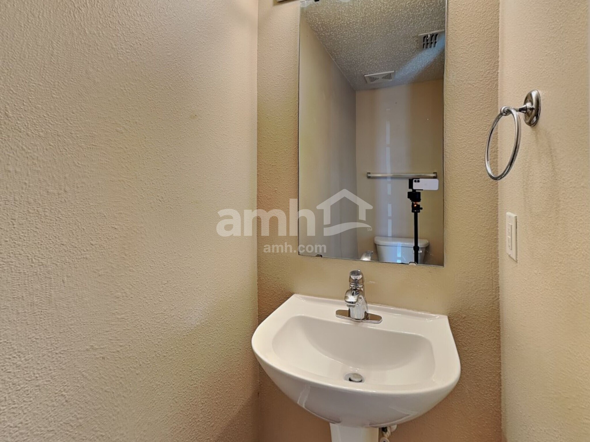 Building Photo - 934 Brenton Leaf Dr