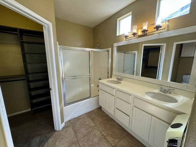 Building Photo - 1367 Caminito Capistrano