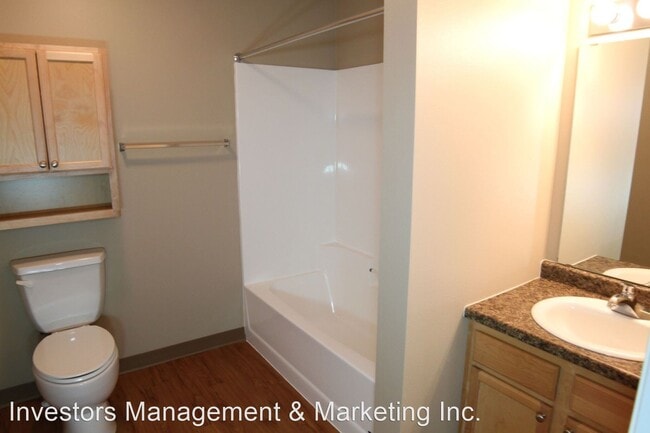 Building Photo - 3850-3880 Garden View Dr