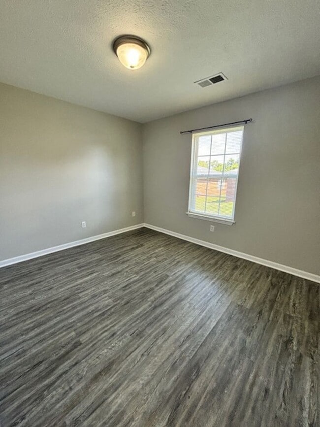 Building Photo - 145 Croghan Way
