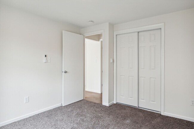 Building Photo - 1421 Spruce Ave