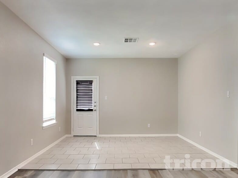 Building Photo - 20010 Northpark Oak Ln