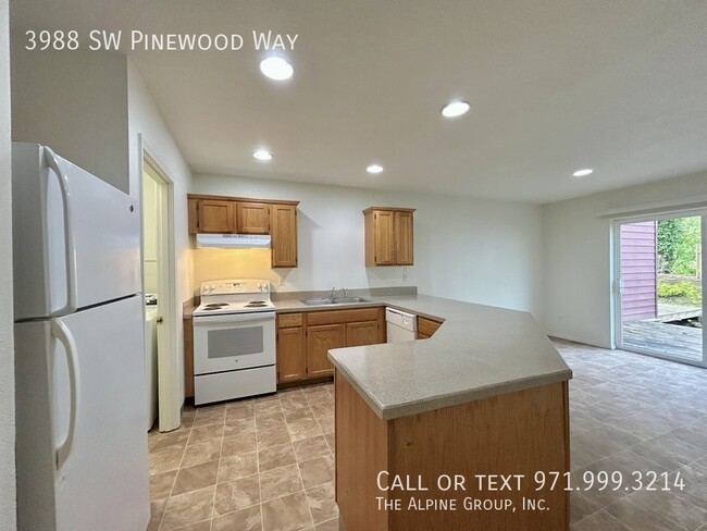 Building Photo - 3988 SW Pinewood Way