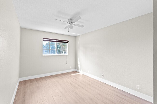 Building Photo - 266 Berenger Walk