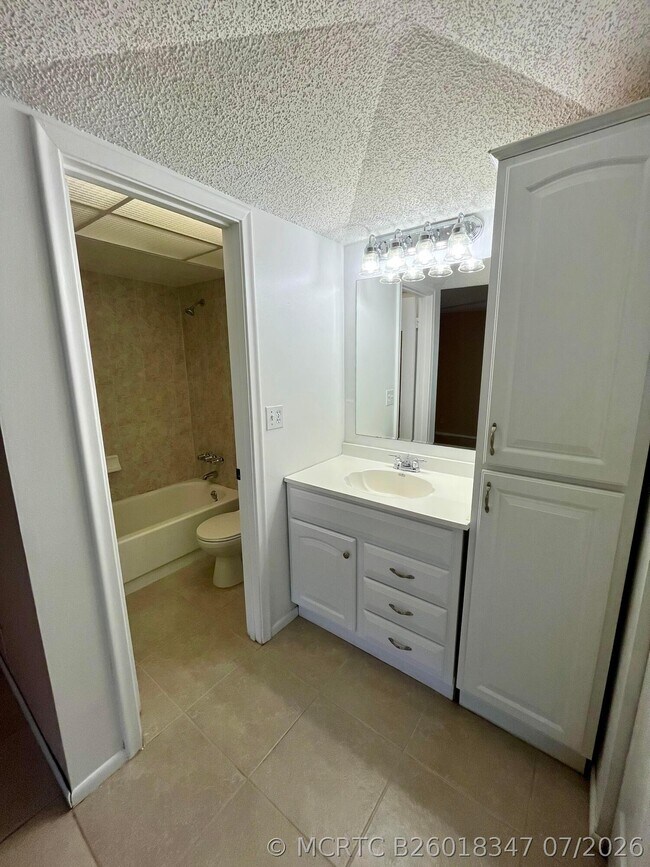 Building Photo - 2500 Fiore Way
