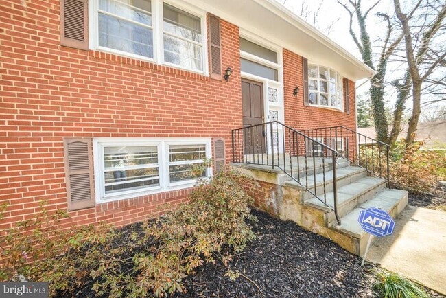 Building Photo - 3035 Hazelton St