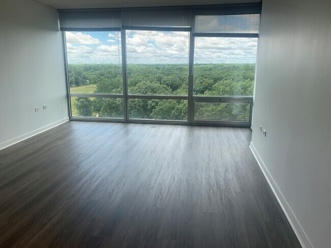 Building Photo - 9655 Woods Dr