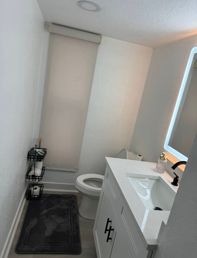 Building Photo - 14903 Southfork Dr