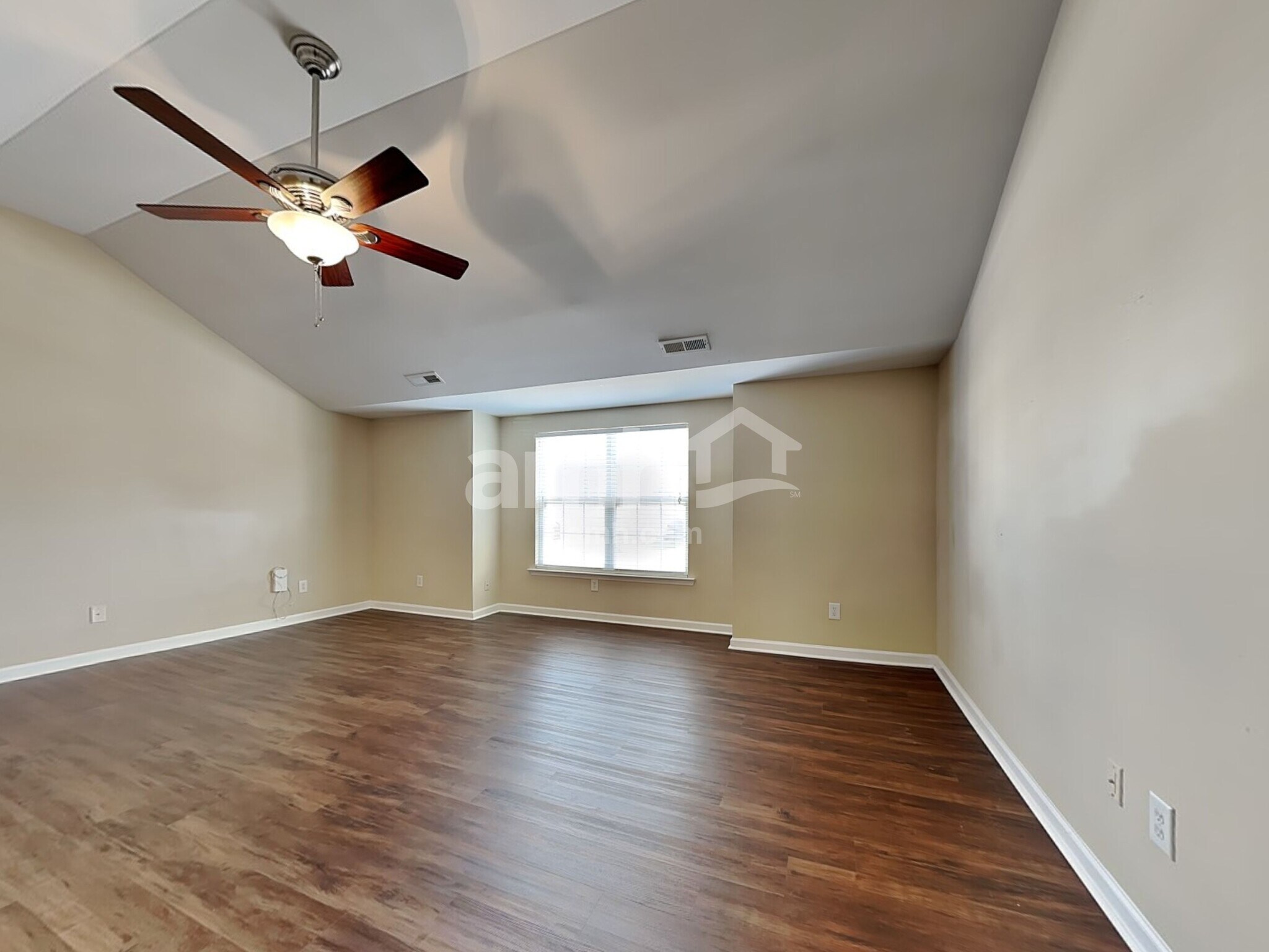 Building Photo - 1528 Pebble Ridge Dr