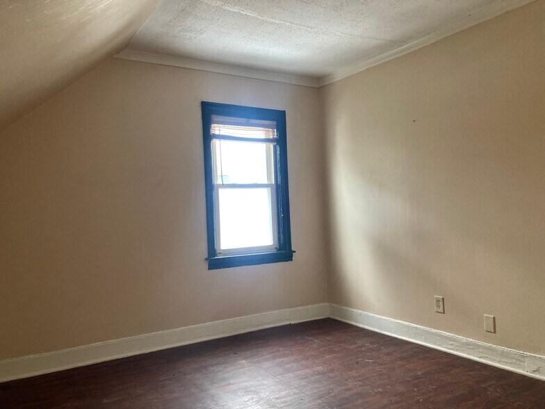 Building Photo - 509 Chalkstone Ave