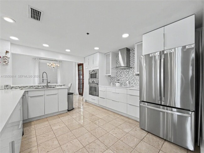 Building Photo - 2124 Fisher Island Dr