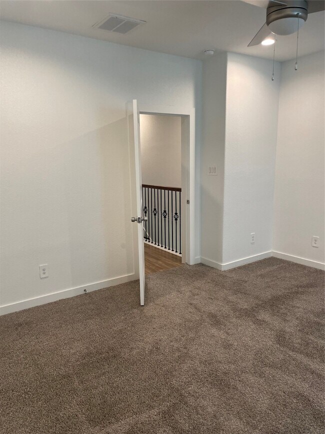 Building Photo - 5314 Longmeadow St