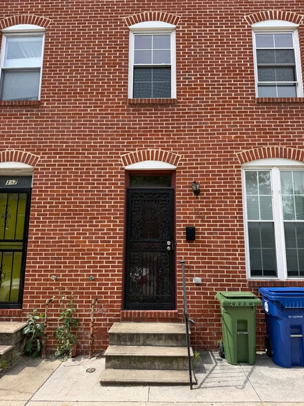 Brik Front - 139 W Hamburg St