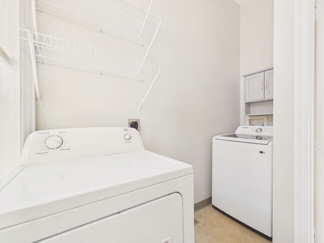 Building Photo - 1017 N Front St