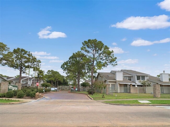 Building Photo - 6211 Ludington Dr