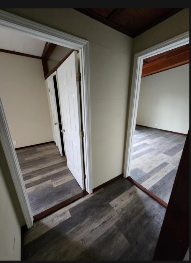 Building Photo - 57409 Brenchley Dr