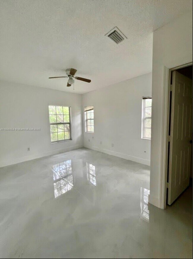 Building Photo - 10324 Fox Trail Rd S