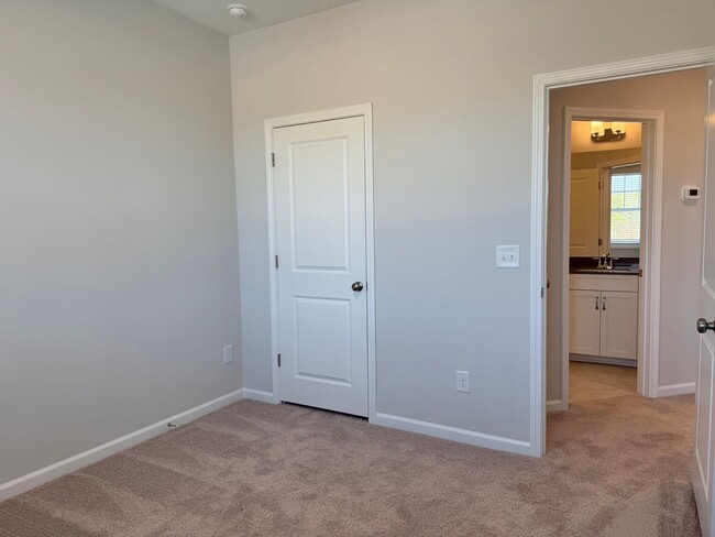 Building Photo - AMAZING Residence, Near Educational Facilities, With Wonderful Amenities!