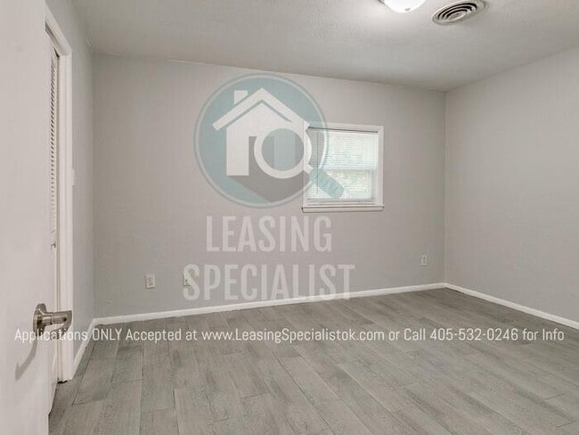 Building Photo - Adorable Custom 2 Bed Bungalow House Available to Prelease for August 2026!