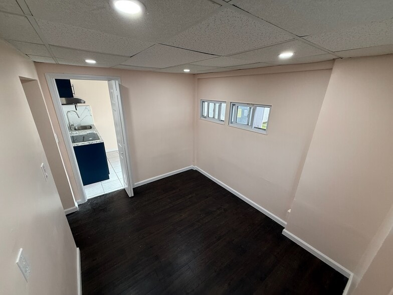 Building Photo - 27 Oceanside Ave