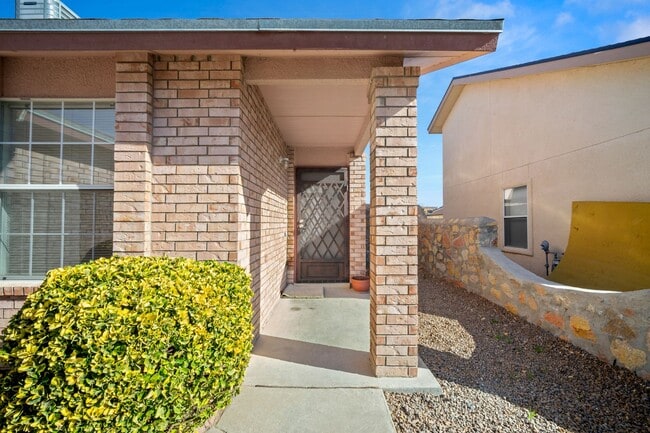 Building Photo - BEAUTIFUL EASTSIDE EL PASO HOME
