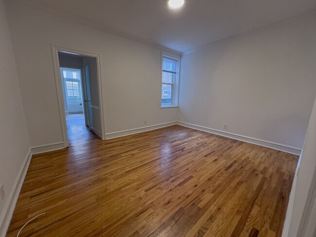 Building Photo - 336 Lombard St