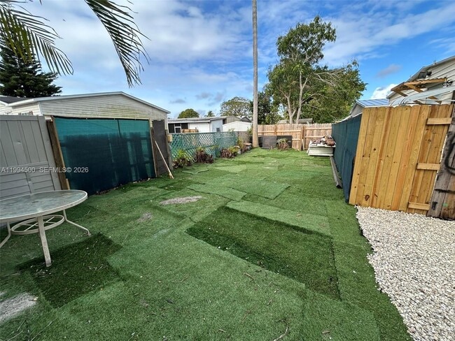 Building Photo - 11942 N Branch Rd