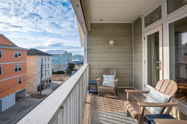 Building Photo - Fresh and Salty @ 608 Carolina Beach Ave. S. #202