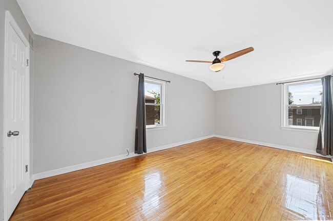 Building Photo - 136 Webb St
