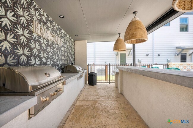 Building Photo - 1208 N Academy Ave