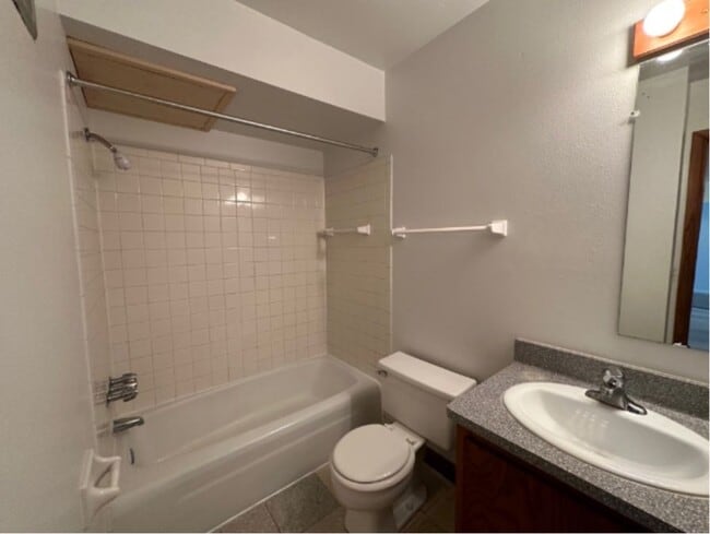 Building Photo - 2859 S 6th St
