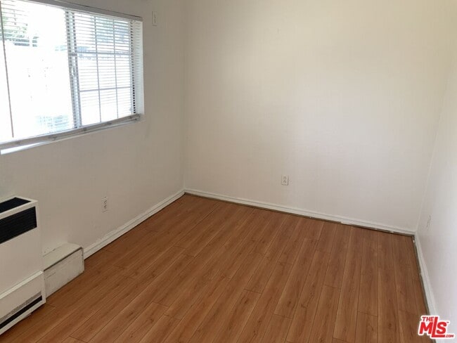 Building Photo - 1320 N Mt Vernon Ave