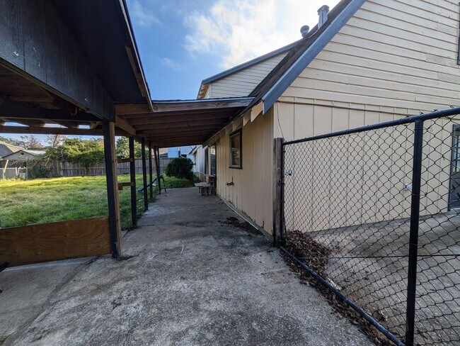 Building Photo - 6350 Arrowhead Dr