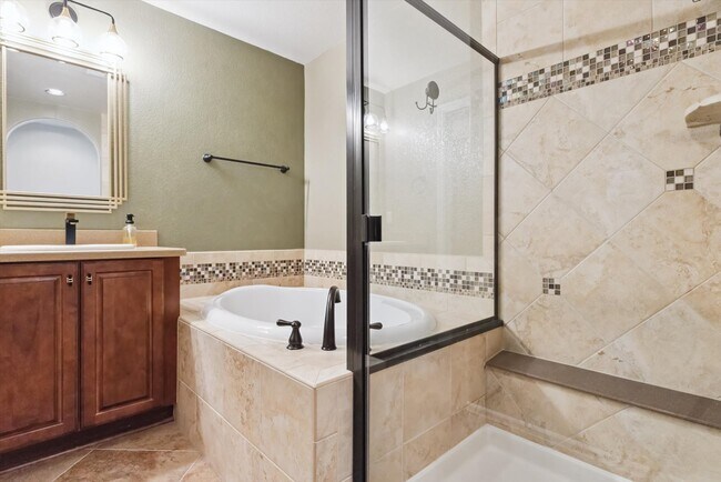 Building Photo - 9218 Viaggio Way