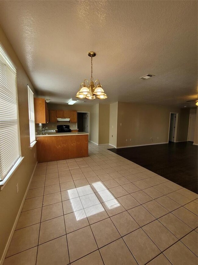 Building Photo - Spacious 3-2-2 in Granbury ...Coming soon.