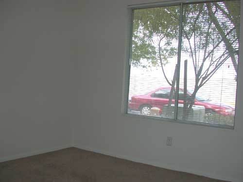 Building Photo - NICE 3 BED, 2 BATH HOME LOCATED NEAR 67TH ...