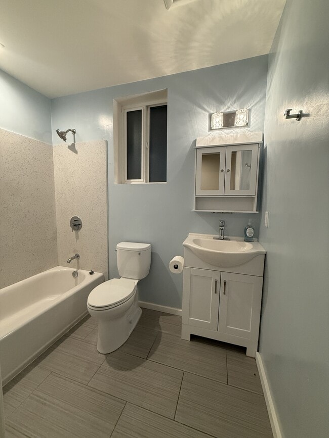 Building Photo - 562 29th St