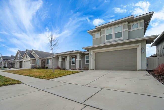 Building Photo - 5967 W Daphne Dr