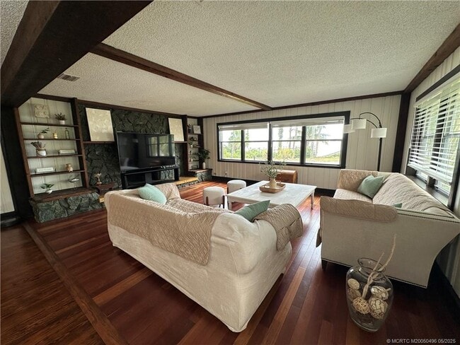 Building Photo - 4490 NE Indian River Dr