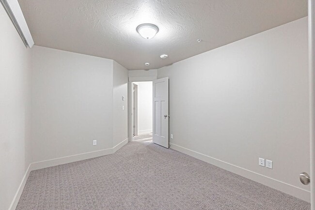 Building Photo - 6227 N Silver Fox Rd