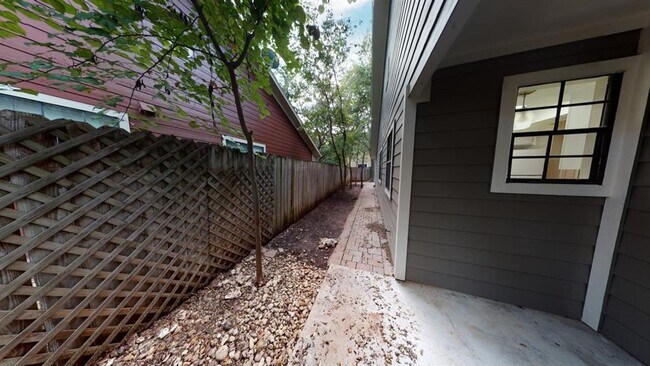 Building Photo - 8713 Clearbrook Trail