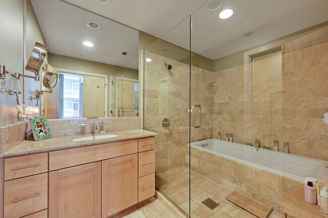 Building Photo - Prime Location, Luxurious Living!